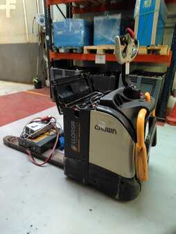 Electric Pallet Trucks 2013  Crown WT-3040MF (1) 