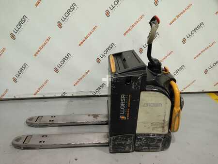 Electric Pallet Trucks 2010  Crown WT-3040MF (1)