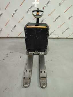 Electric Pallet Trucks 2010  Crown WT-3040MF (3)