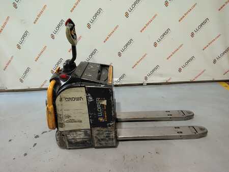 Electric Pallet Trucks 2011  Crown WT-3040MF (1)