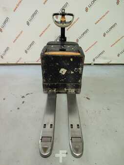 Electric Pallet Trucks 2011  Crown WT-3040MF (4)