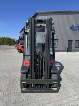 Diesel Forklifts 2015  Linde H25D-02 (2) 