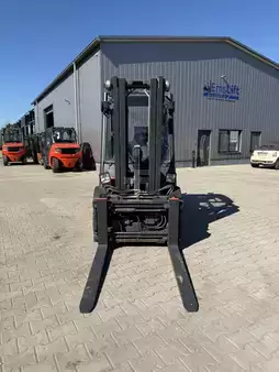 Diesel Forklifts 2013  Linde H30D-02 (2)