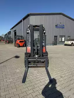 Empilhador diesel 2010  Linde H25D (2)