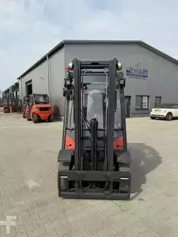 Empilhador diesel 2018  Linde H25D-02 (2)