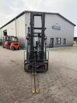 Elektromos 3 kerekű 2019  Linde E16L-02 (2)