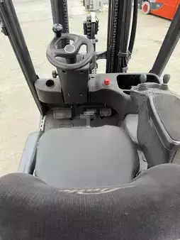 Chariots électriques à 3 roues 2020  Linde E16-02 (10)