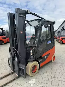 Elektromos 4 kerekű 2015  Linde E25-01 (1)