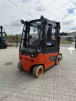 Elektromos 4 kerekű 2015  Linde E25-01 (4)