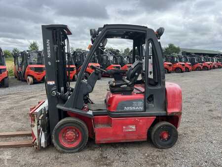 Chariot élévateur diesel 2012  Nissan Y1D2A25Q (9)