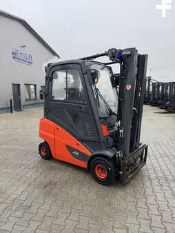 Propane Forklifts 2015  Linde H18T-01 (3)