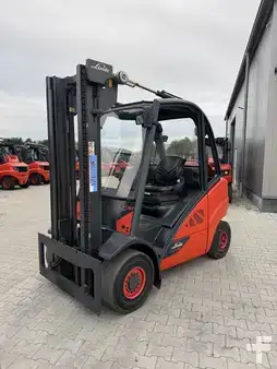 Gázüzemű targoncák 2014  Linde H30T-02 (1)
