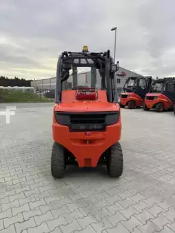 Gázüzemű targoncák 2014  Linde H30T-02 (5)