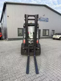 LPG heftrucks 2016  Linde H30T-02 (2)