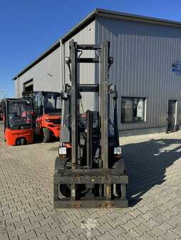 Carretilla elevadora GLP 2011  Linde H25T-01 (2)