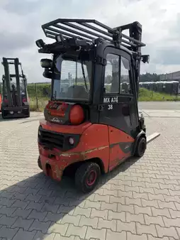 Treibgasstapler 2022  Linde H20T-01 (4)