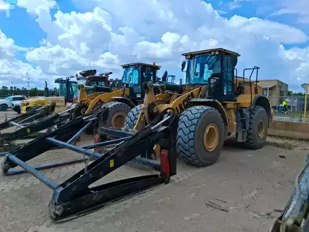 Misceláneos 2017  CAT Lift Trucks 966M (1)