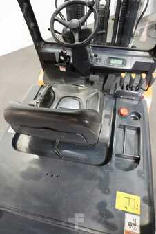 Chariots électriques à 4 roues 2015  Doosan B50X-5 (3)