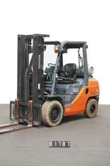 LPG Forklifts 2017  Toyota 02-8FGF 30 (1)
