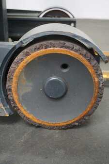 Schubmaststapler 2014  Linde R 14 N-01 (6)
