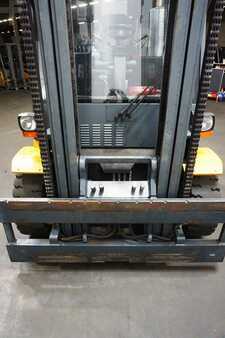 Carretilla elevadora GLP 2015  Jungheinrich TFG 670 (5)