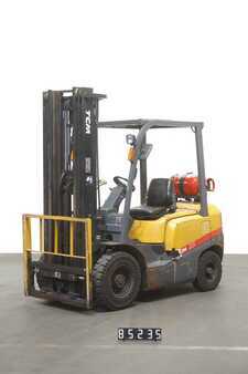 Treibgasstapler 2011  TCM FG 25 T (1)