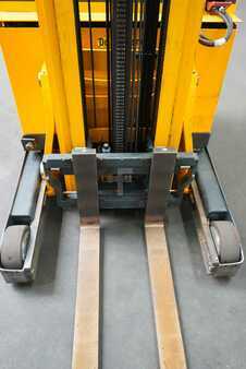 Reach Truck 2013  Jungheinrich ETV 216 (5)