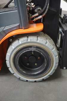 Electric - 4 wheels 2016  Toyota 8FBM20T (5)