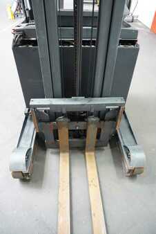 Carretilla retráctil 2016  Linde R 14 HD - 01 (5)