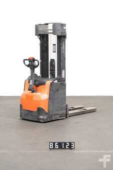 Hochhubwagen 2016  BT SWE 160 (2)