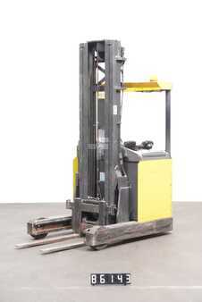 Chariots à mât rétractable 2006  BT RR B1 (1)