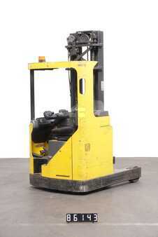 Chariots à mât rétractable 2006  BT RR B1 (2)