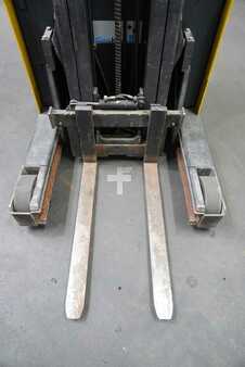 Chariots à mât rétractable 2006  BT RR B1 (5)