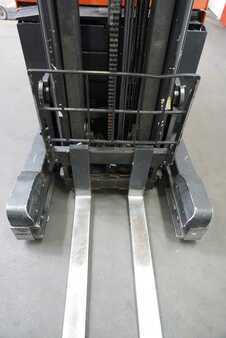 Chariots à mât rétractable 2020  Toyota RRE 200 HECC (5)