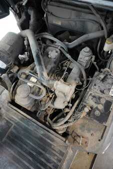 Empilhador diesel 2009  Nissan Y1D2A25Q (4)