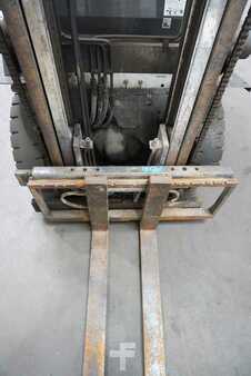 Empilhador diesel 2009  Nissan Y1D2A25Q (5)