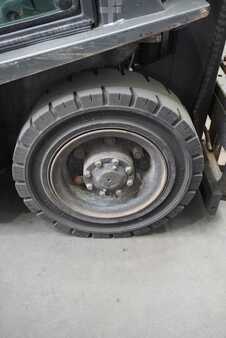 Empilhador diesel 2009  Nissan Y1D2A25Q (6)