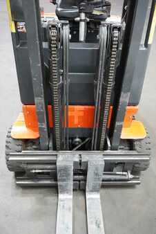 Chariots électriques à 4 roues 2010  MKF CS22E (5)