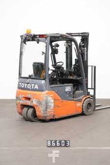 Elektrisk- 3 hjul 2015  Toyota 8FBET20 (2)