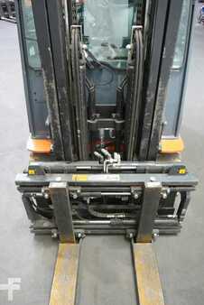 Sähkö - 4 pyör 2016  Toyota 8FBMT30 (5)