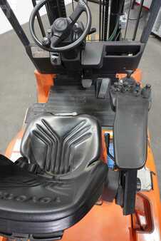 Elektro čtyřkolový VZV 2011  Toyota 7FBMF35 (3)