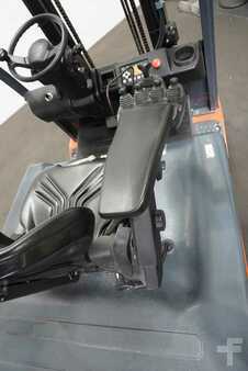 Elektrisk- 4 hjul 2017  Toyota 8FBMT25 (3)