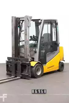 Elektromos 4 kerekű 2020  Jungheinrich EFG S30 (1)