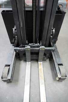 Chariots à mât rétractable 2017  Toyota RRE140B (5)