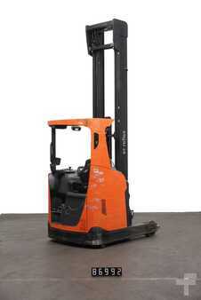 Chariots à mât rétractable 2017  Toyota RRE160H (2)