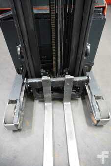 Chariots à mât rétractable 2017  Toyota RRE160H (5)