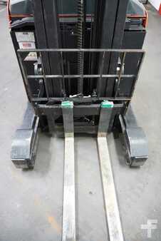 Chariots à mât rétractable 2013  BT RRE160E (5)