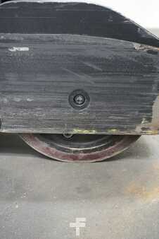 Chariots à mât rétractable 2013  BT RRE160E (6)