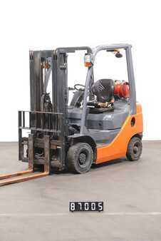 Empilhador a gás 2012  Toyota 02-8FGF18 (1)