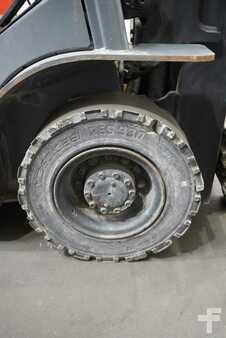 Empilhador a gás 2012  Toyota 02-8FGF18 (5)